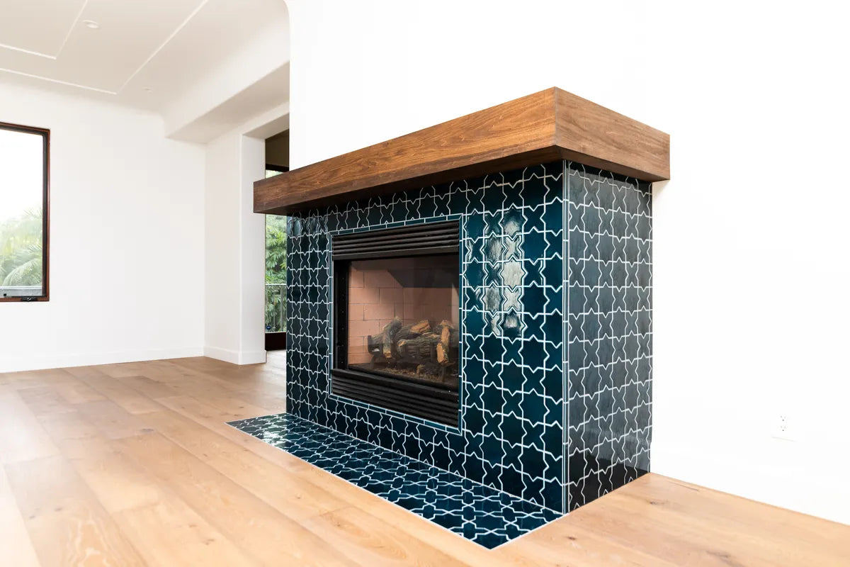 2023 img hi res residential web social usage design Alicia Calhoon photo Victoria Pearce firepalce star cross mini Caspian Sea Flat liner glazed edge FC551793 2