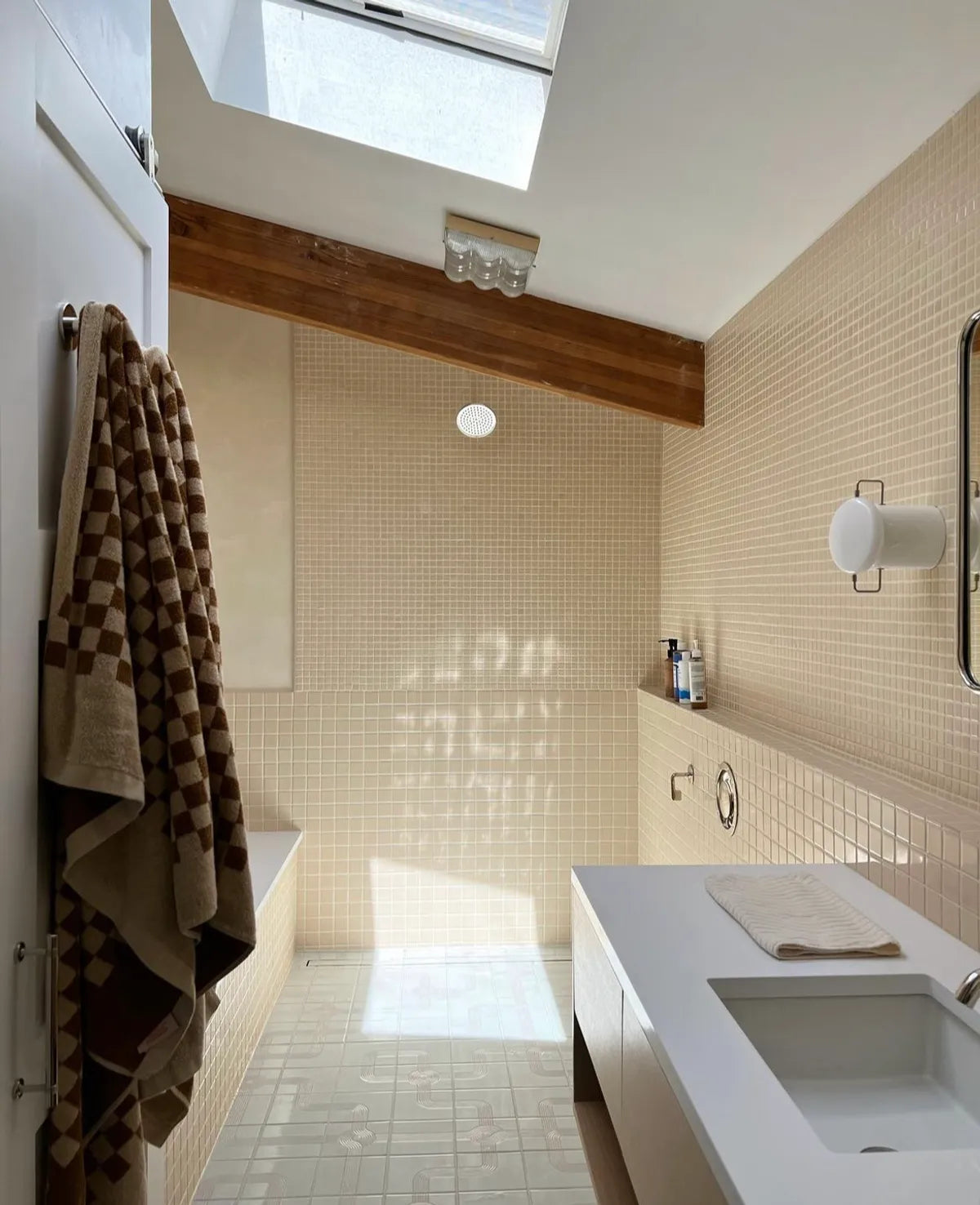 2023 phone photos influencer design Home union photo bathroom wainscott 2x2 milky way backsplash 1x1 Milky way 6x6 roundabout plein aire FC523755 3