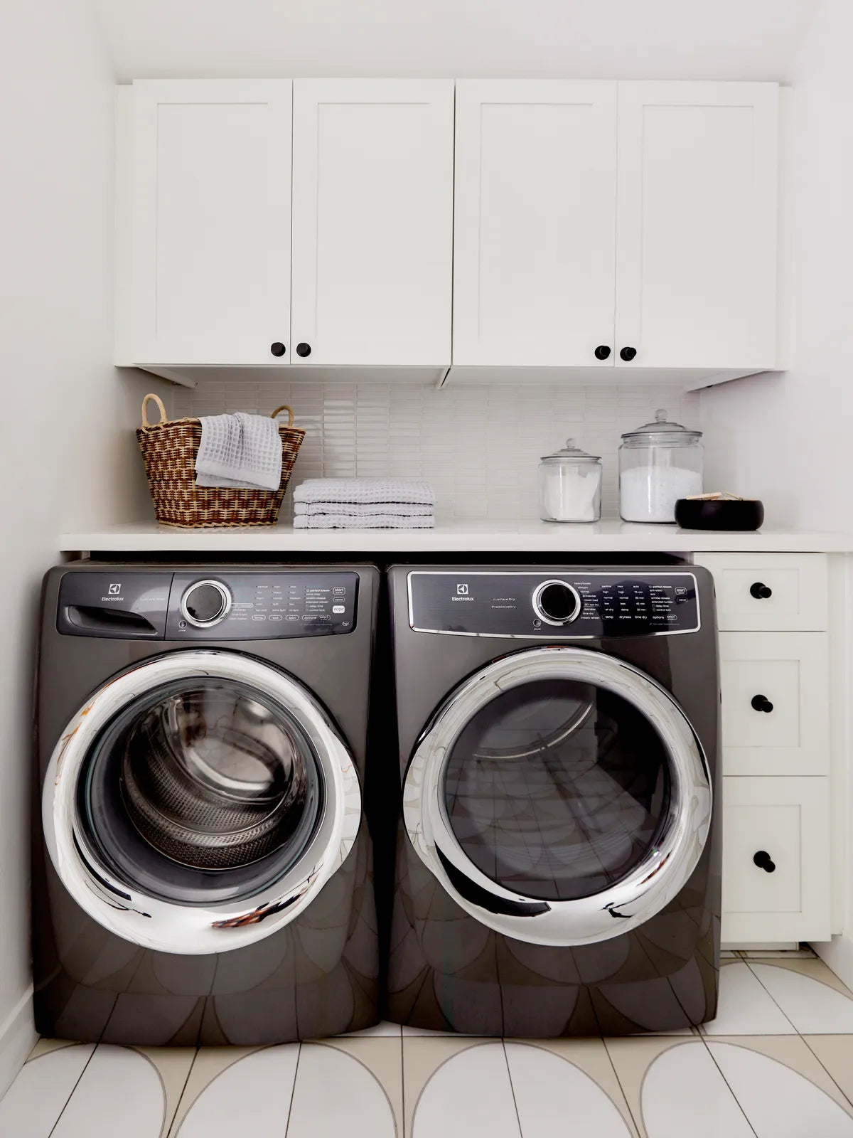 Modern laundry room handpianted floor white tile backsplash 1
