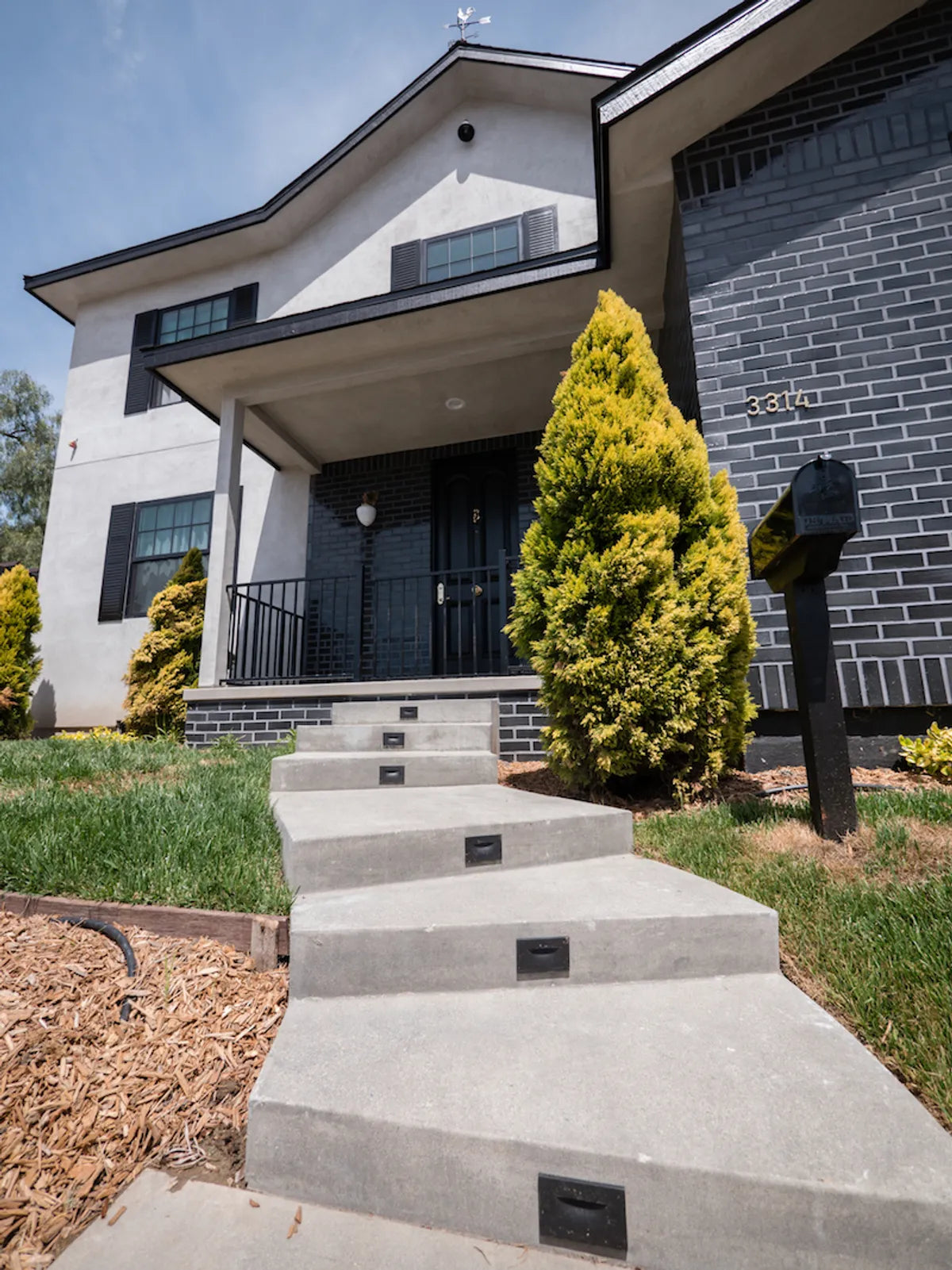 Gallery 2018 Hi Res Rights Doodiebearz Photo Linda Kimchi Nguyen Design Exterior Residential Brick Absaroka Offset Glazed Edge Trim Brick Corner Fc258304 4