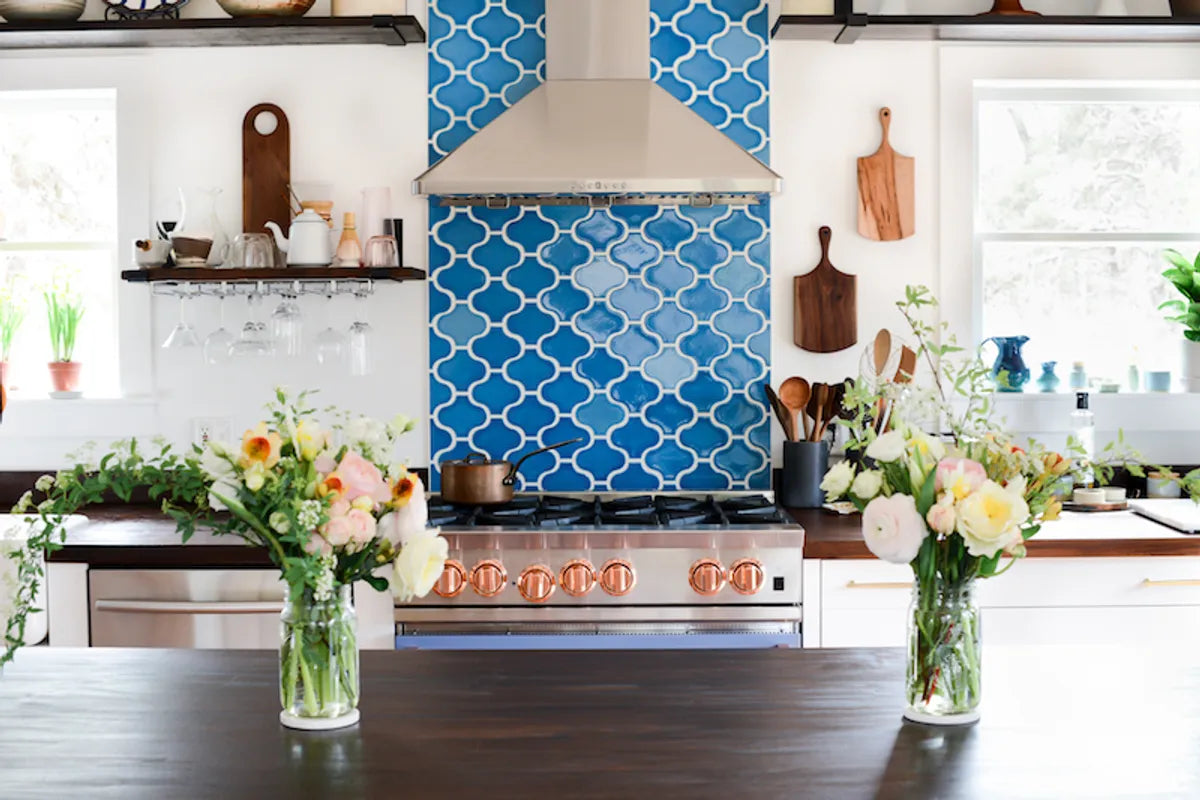 Gallery 2019 Q2 Image Residential Full Rights Influencer Photography Kaity Farrell Fare Isle Kitchen Backsplash Tile Paseo Aegean Sea Schluter Trim Full Fc 269630