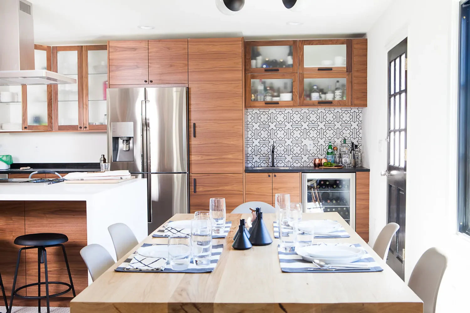 2017  Q3 Image Residential Destination Eichler Karen  Nepacena Kitchen Backsplash Bar Tile Handpainted Kasbah Trellis Neutral Motif Full View 4