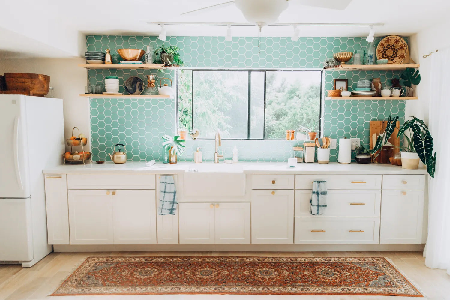 2017  Q4 Image Residential Influencer  Elana  Loo Kitchen Backsplash Tile Hexagon 4  Aqua Full 3