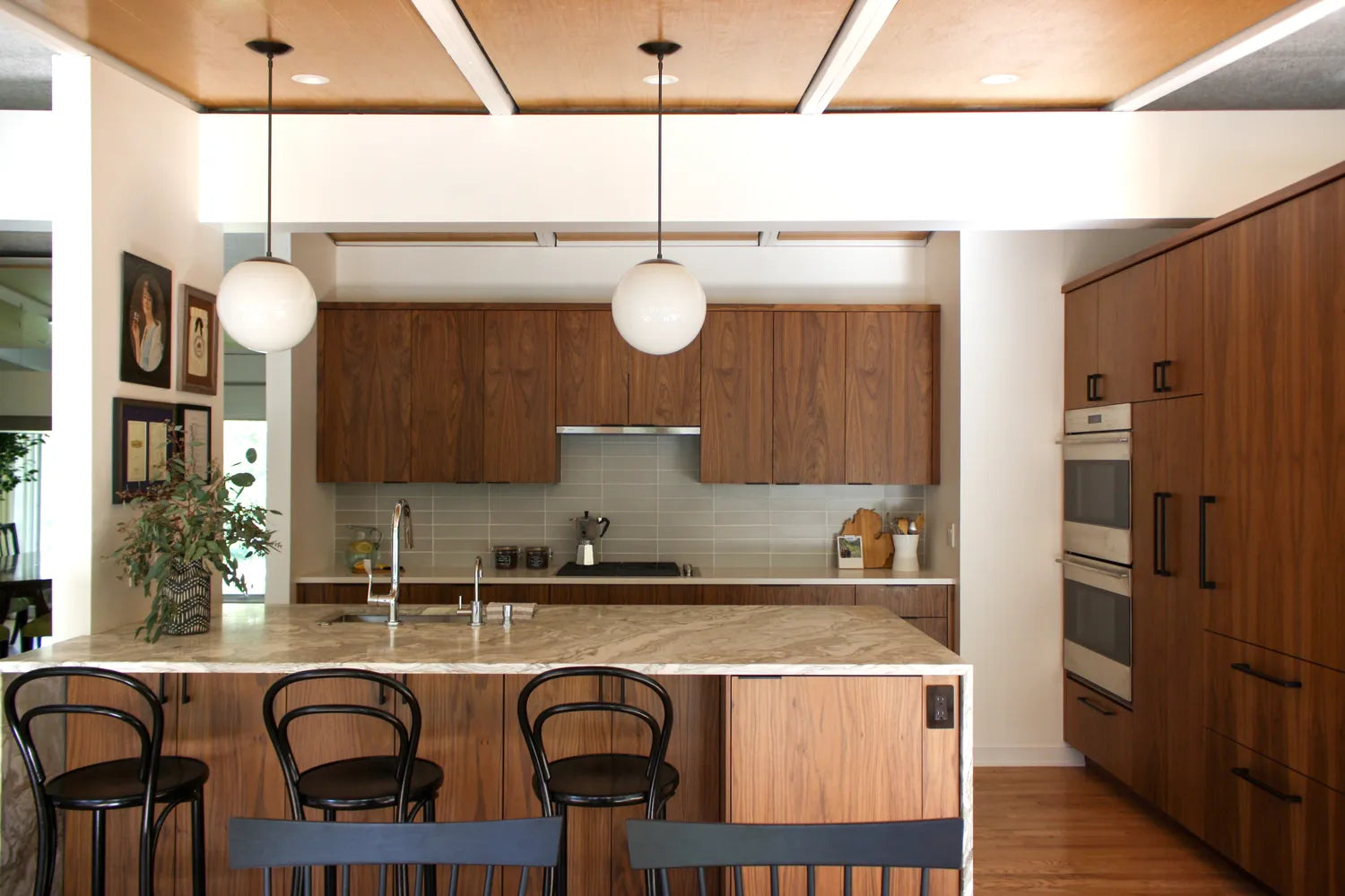 2016 Q3 Img Residential Bonnie Wu Design Leslie Murchie Designer Photographer Personal Project Hi Res Rights Ceramic Kitchen Backsplash Gypsum 3X12 Horizontal Striaght Stack Fc170409 2