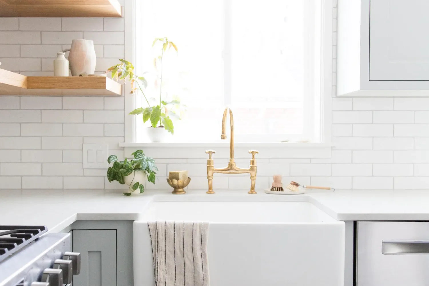 2019 Q1 Image Full Rights Influencer Tinge Floral Photo By Kate Osborne Kitchen Backsplash Brick Olympic Offset Window Sink Fc 239014