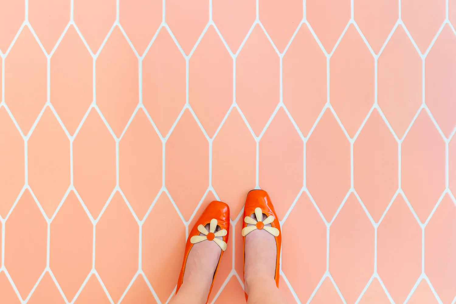 2019 Q4 Img Residential Full Rights Influencer Samantha Ushiro Aww Sam Closet Floor Tile Picket Straight Set Pink Stilbite Desert Bloom Detail With Feet Fc 315840