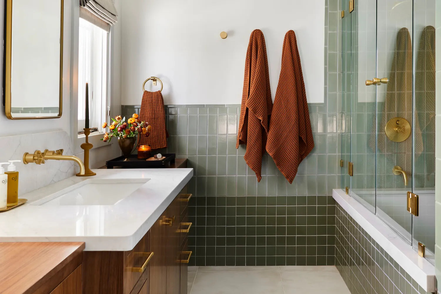 2021 IMG Hi Res residential influencer design Velinda Hellen design photo Sara Ligorria Tramp bathroom shower tub 3x6 Rosemary 1x6 Flatliner trim squarecap rosemary FC452191 1