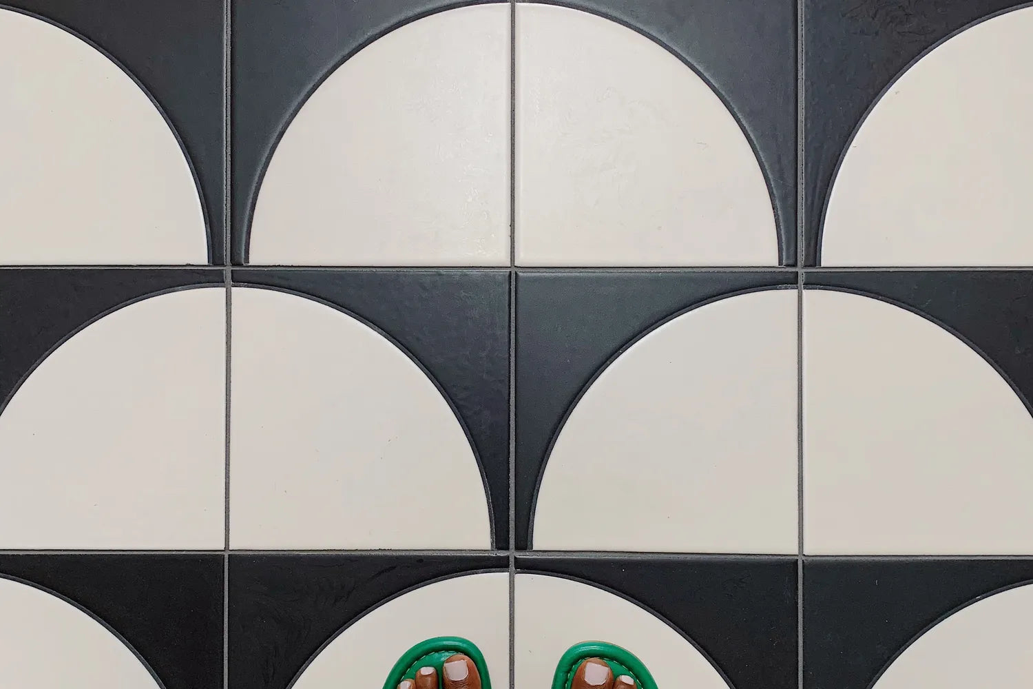 2021 img hi res residential influencer thishouse5000 elena lohse kitchen floor tile fallow custom motif basalt halite 2x8 straight set with feet FC374471