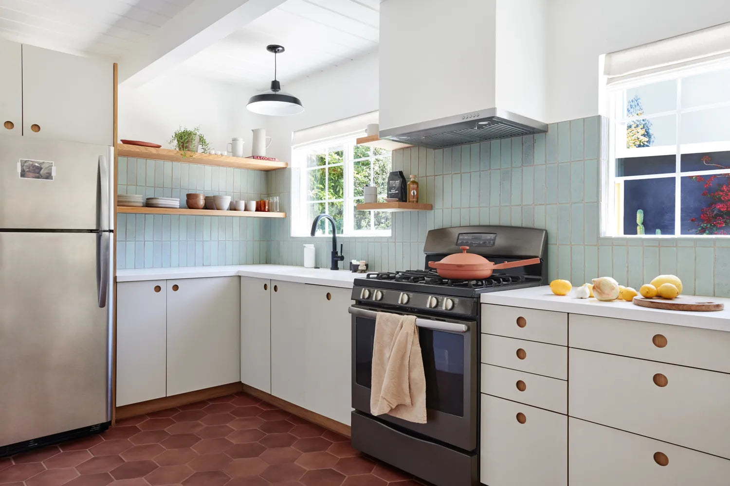 2021 img hi res rights influencer design photo maria del rio kitchen backsplash brick san gabriel vertical straight set glazed short edge trim tile floor antique hexagon 8 FC336527 FC337903