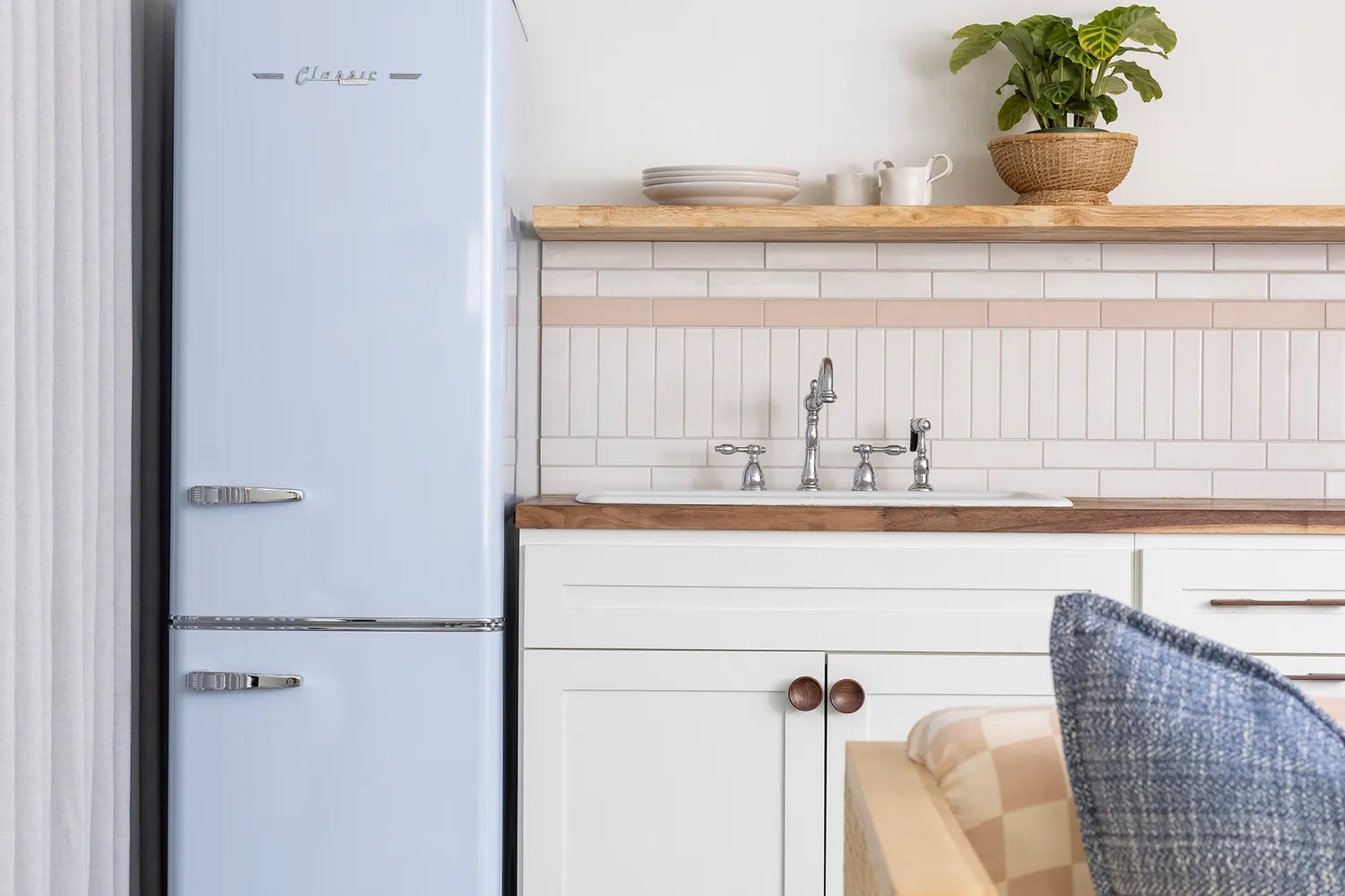 2022 IMG hi res residential influencer rights design colossus photo stephanie russo kitchen backsplash 2x8 tumbleweed straight set Tusk verticle set FC 469700 1