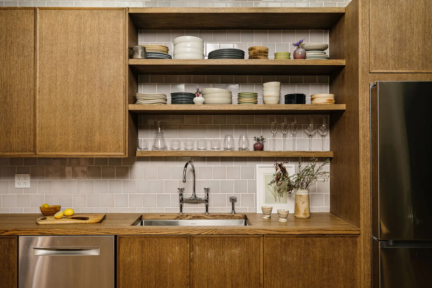 Ceramic Vs Glass Tile in the Kitchen