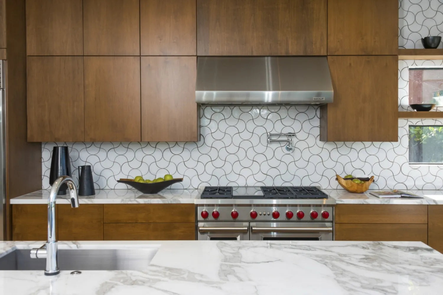 Aih  Development   Kitchen   Ogee  Drop   Photographer  Shooting  La   White  Wash 2 1049 700