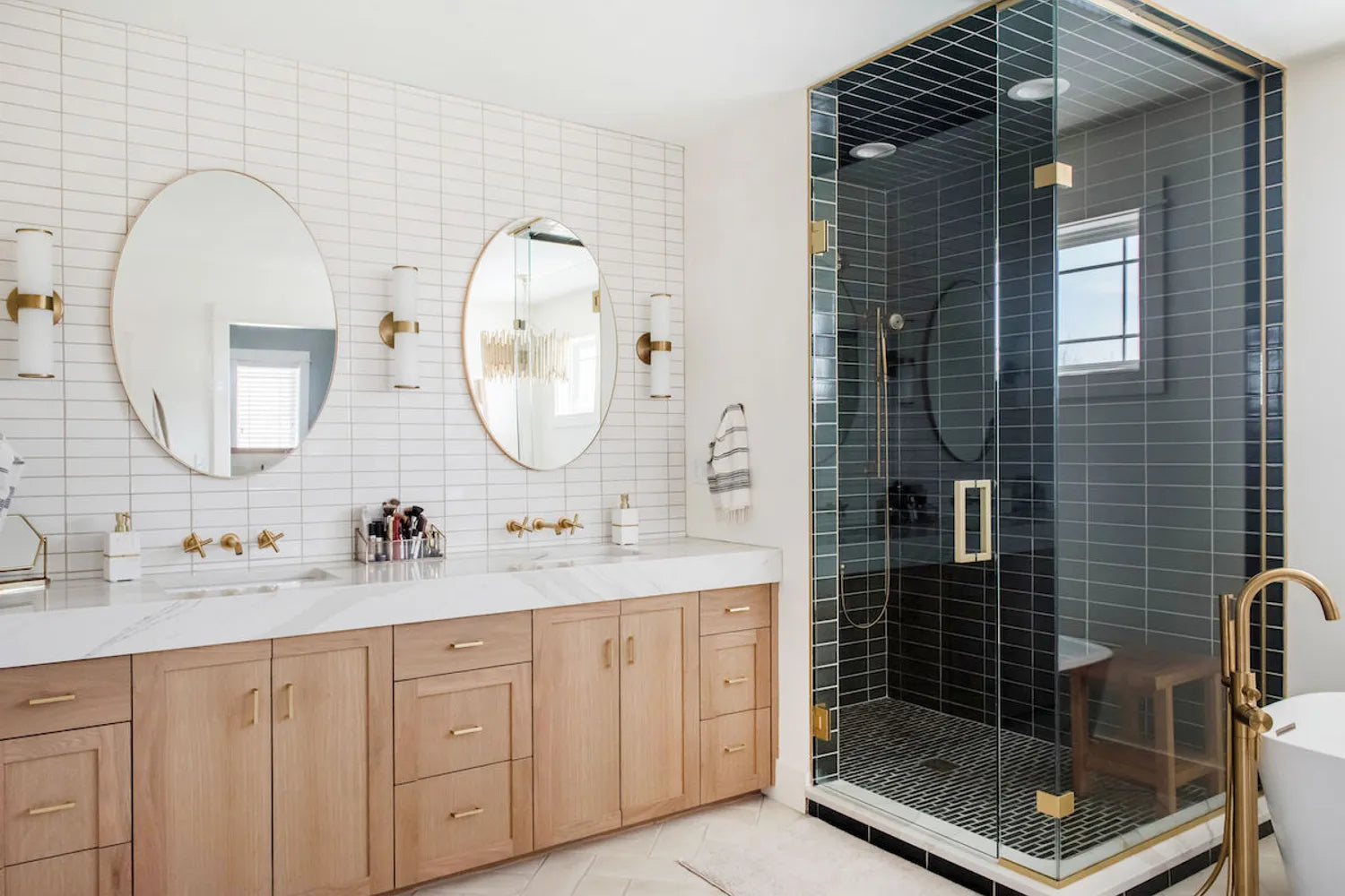 Lead 2018 Img Hi Res Rights Everyday Interior Design Kelli Kroneberger Photo Residential Bathroom Vanity Accent Wall Tusk 2X6 Foundations Straight Stack Loch Ness 3X9 Shower Surround 1X4 Pan Floor Fc237930 13 2
