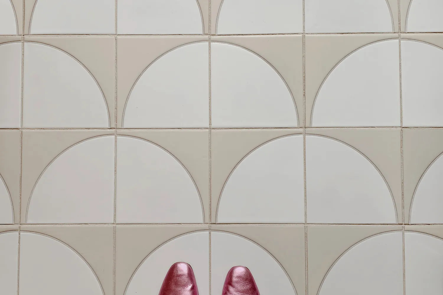 Q4 2019 Image Residential Full Rights Influencer Reserve Home Mallory Fletchall Kitchen Backsplash Tile 2X6 Feldspar Vertical Straight Set Floor Handpainted Agrarian Fallow White Motif With Feet Fc313916