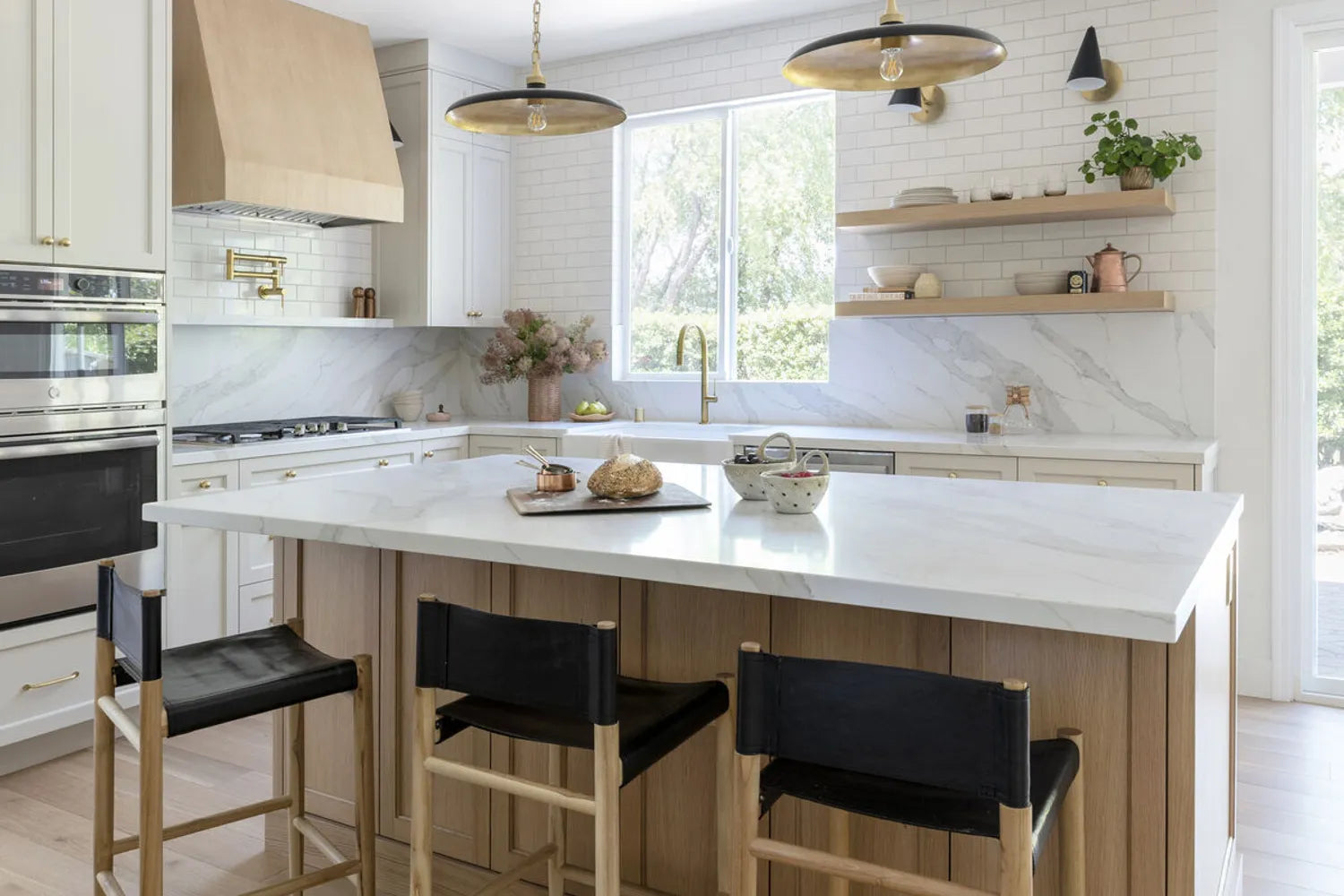 Unforgettable White Kitchen Backsplash Tile Designs