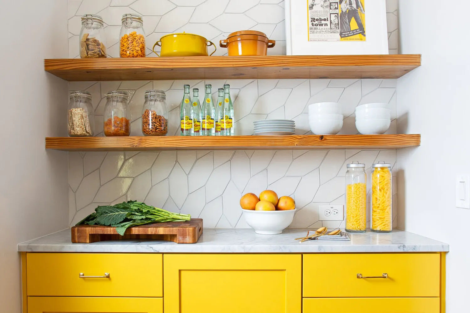 Picket tile backsplash