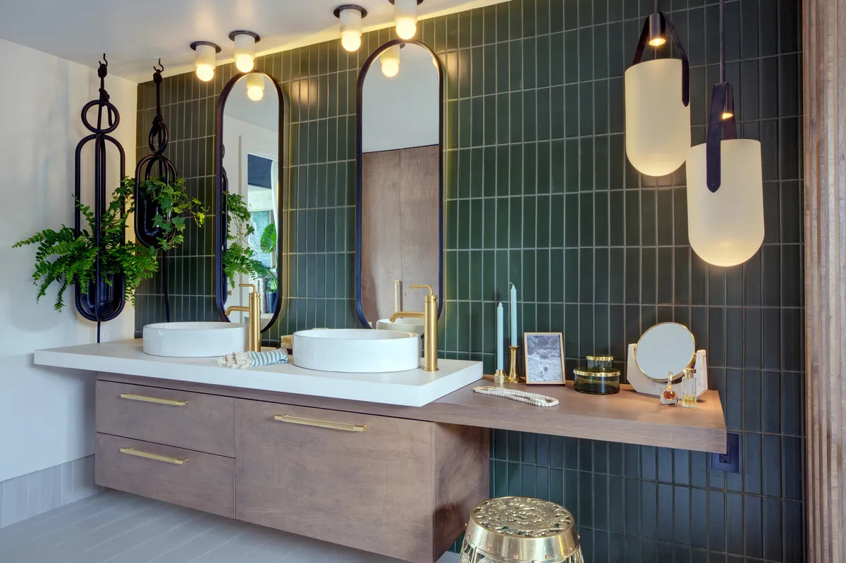 2018 Q1 Img Residential Hi Res Sf Decorators Showcase Adele Lapointe And Design Ceramic Field 2X8 Hunter Green Straight Stack Vertical Matte Brass 465 Marina Master Bath Fc 219968 1
