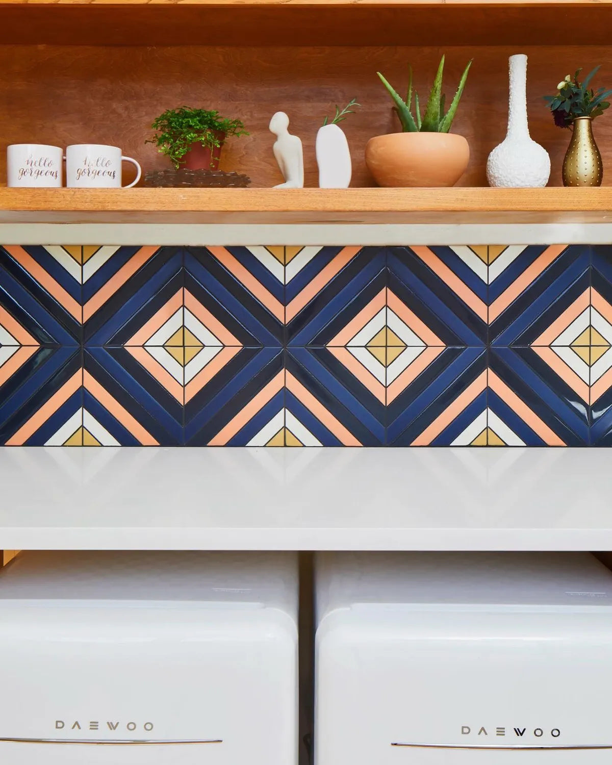 2018 Q2 Image Residential Jeanne Schultz Design Studio Photograpy Andrea Calo Kitchen Backsplash Tile Handpainted Agrarian Grove Warm Motif Detail