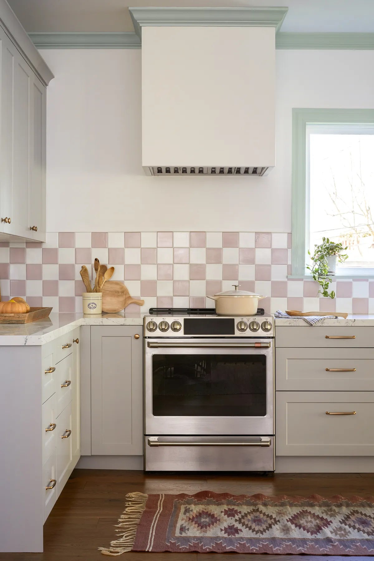 Modern kitchen pink white checkerboard square kitchen tile 2