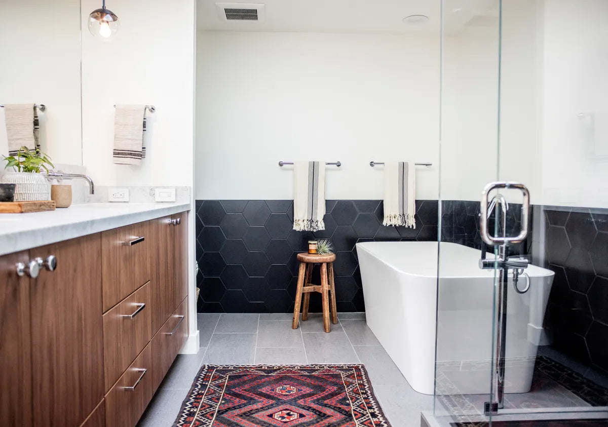 Q1 2017 Image Residential Kristen Pena Bathroom Tub Surround Basalt Hexagon 8
