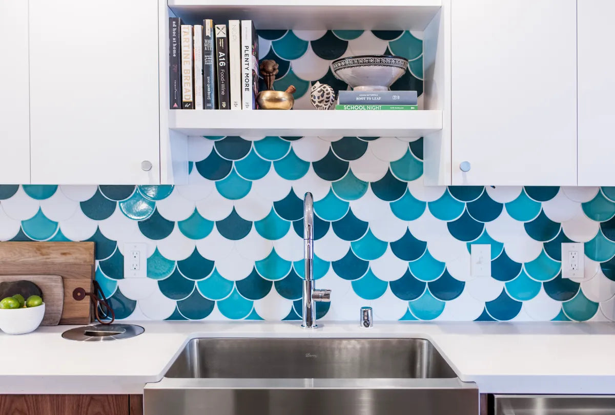 Q1 2017 Image Residential Kristen Pena Kitchen Backsplash Detail Ogee Drop Prussian Blue Azurine Sugar