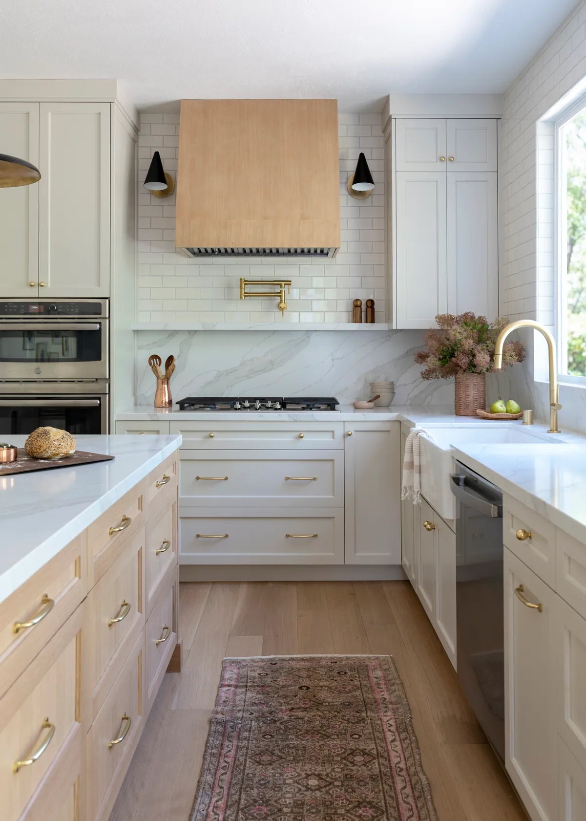 Modern white subway backpsplash 3