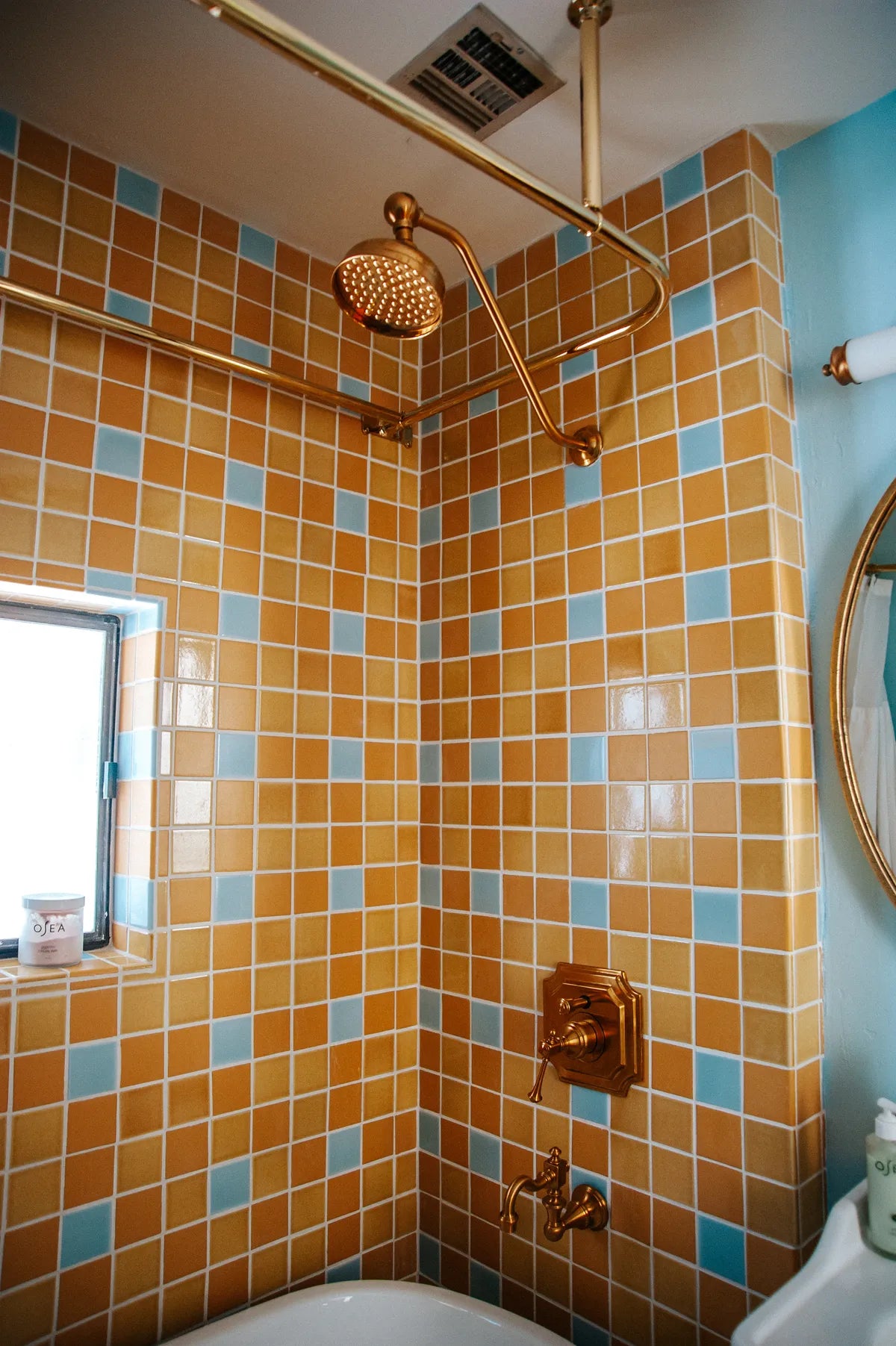 Traditional bathroom yellow blue wall tile 3