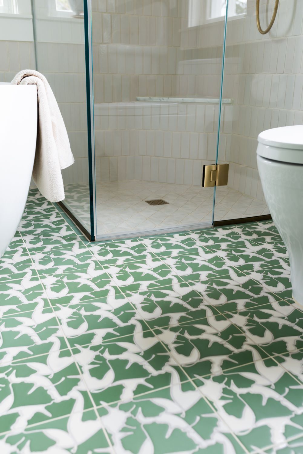 8x8 Handpainted Tile Gingko in Green Motif