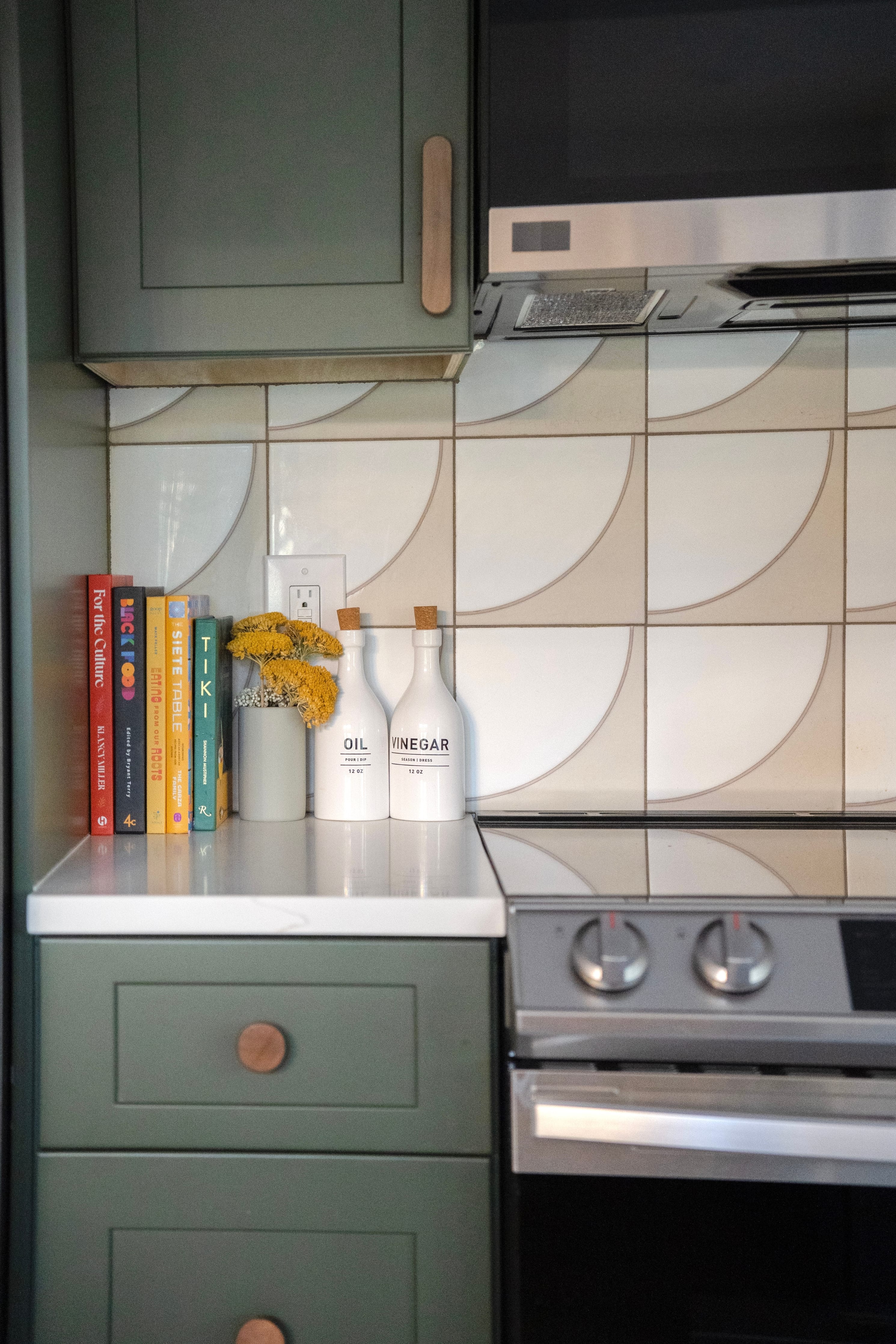 8x8 Handpainted Tile Fallow in White Motif