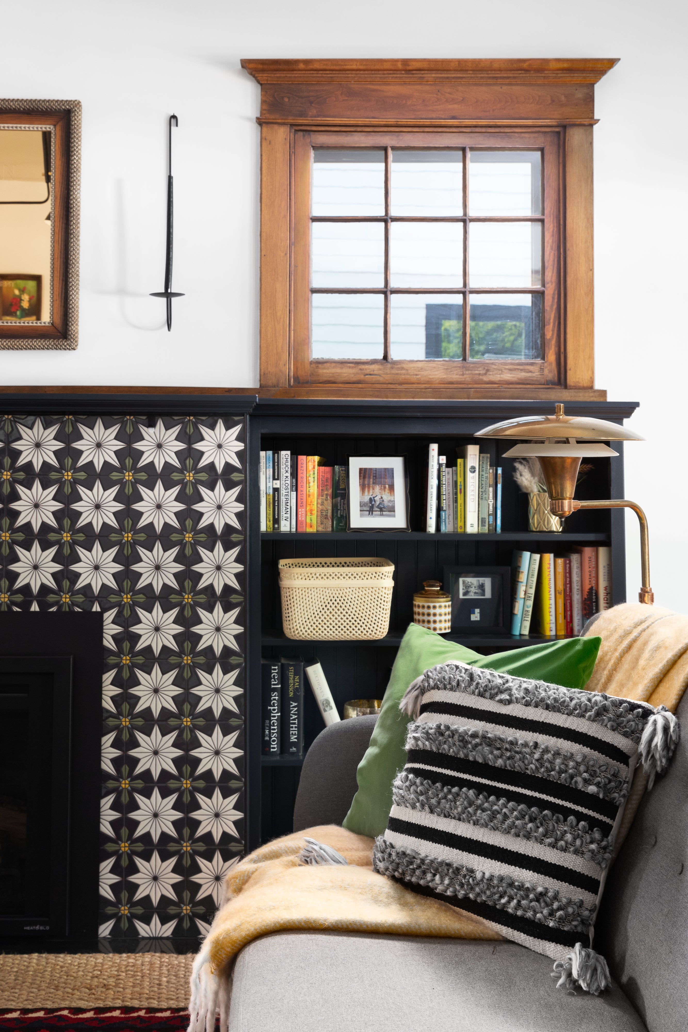 6x6 Handpainted Tile Vitoria in Neutral Motif