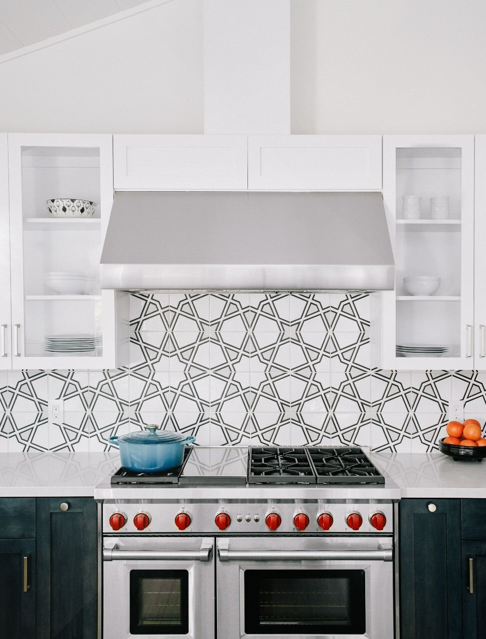 8x8 Handpainted Tile Padma in Black & White Motif