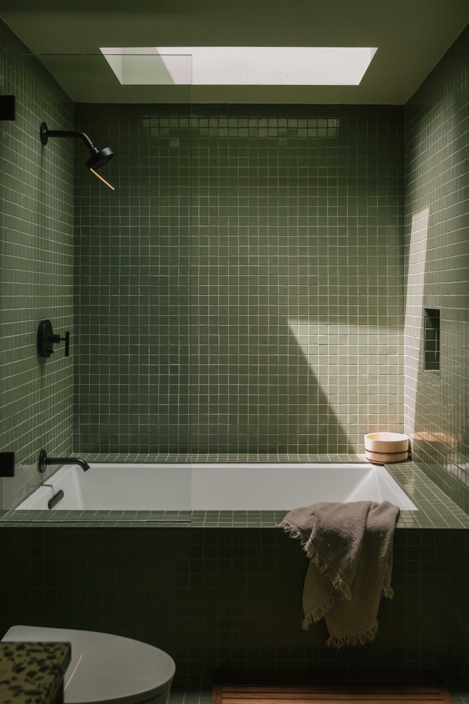 2x2 Straight Set Sheeted Original Ceramic Mosaic Tile in Peabody Gloss