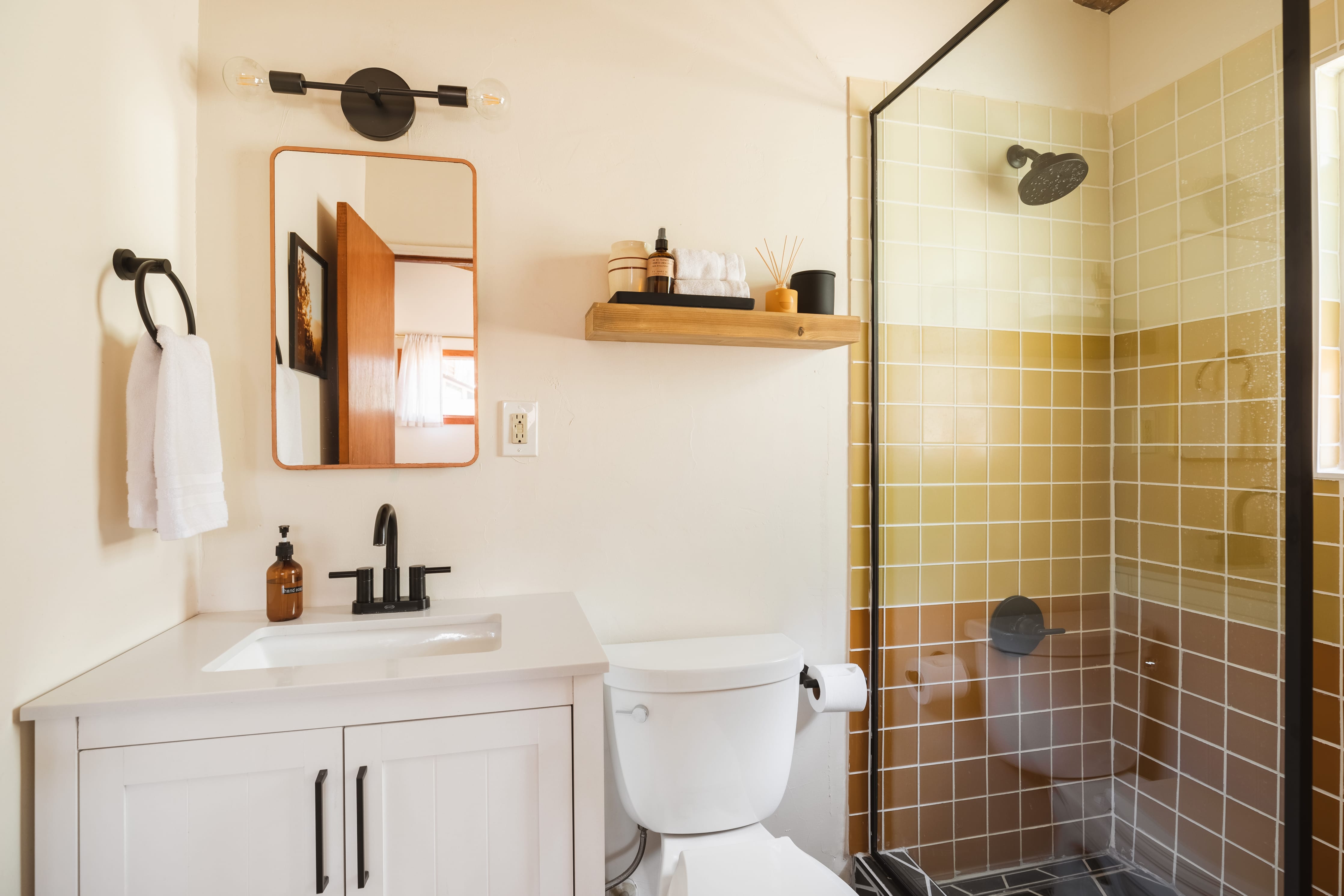 4x4 Glass Tile in Chickadee Matte