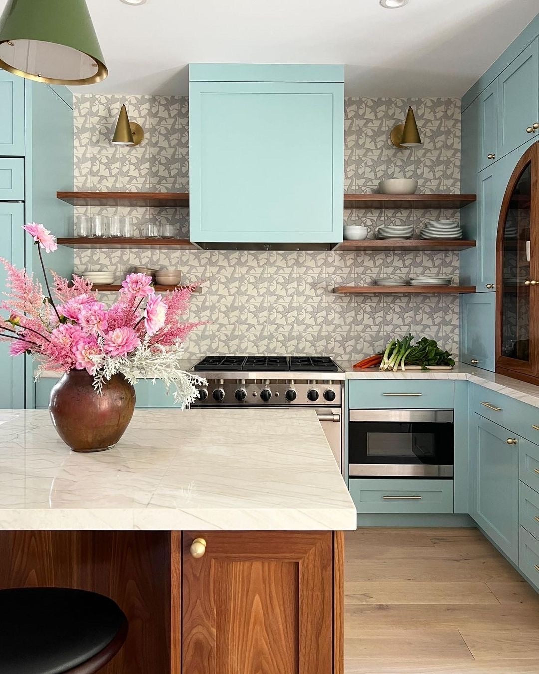 8x8 Handpainted Tile Gingko in Neutral Motif