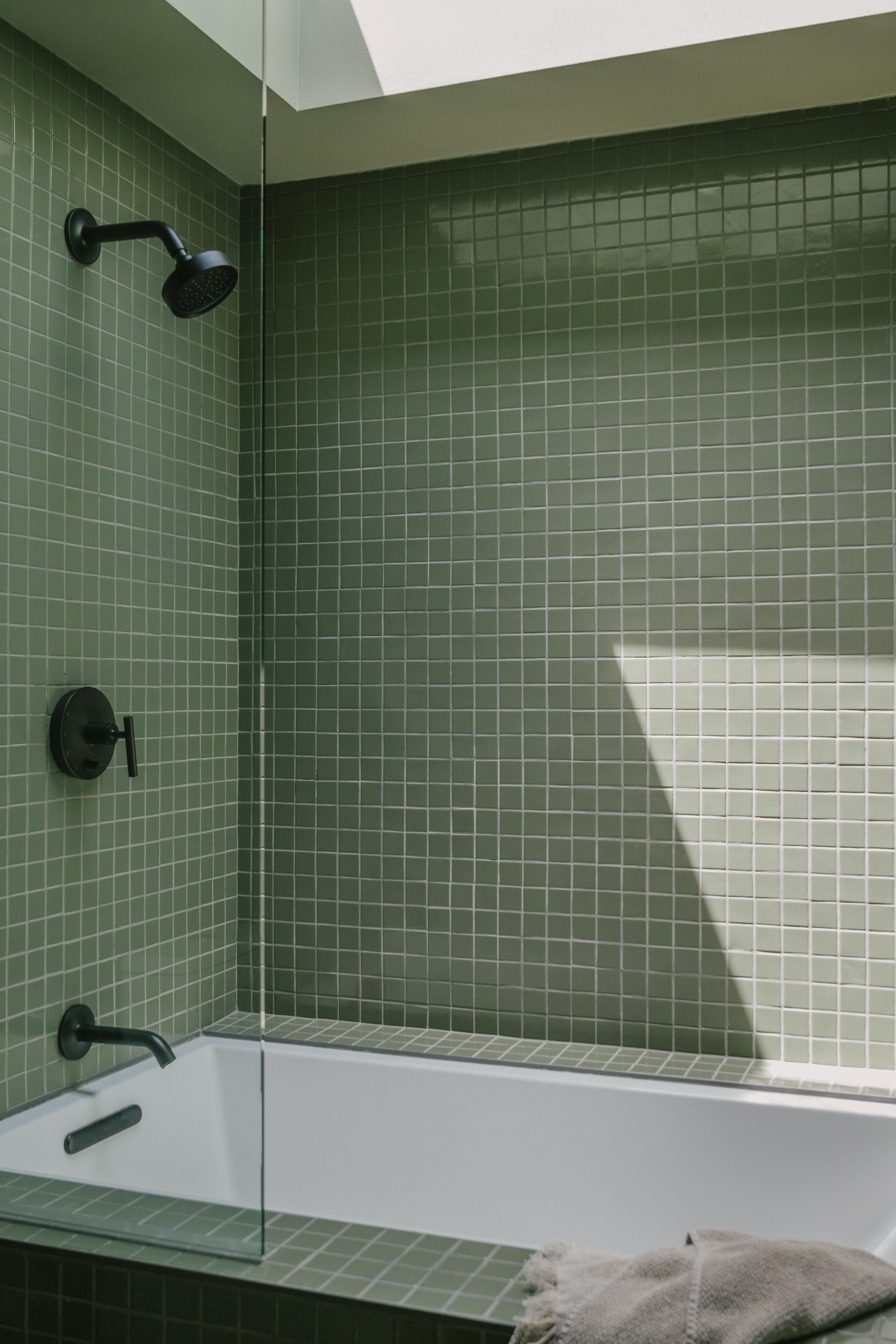 2x2 Straight Set Sheeted Original Ceramic Mosaic Tile in Peabody Gloss