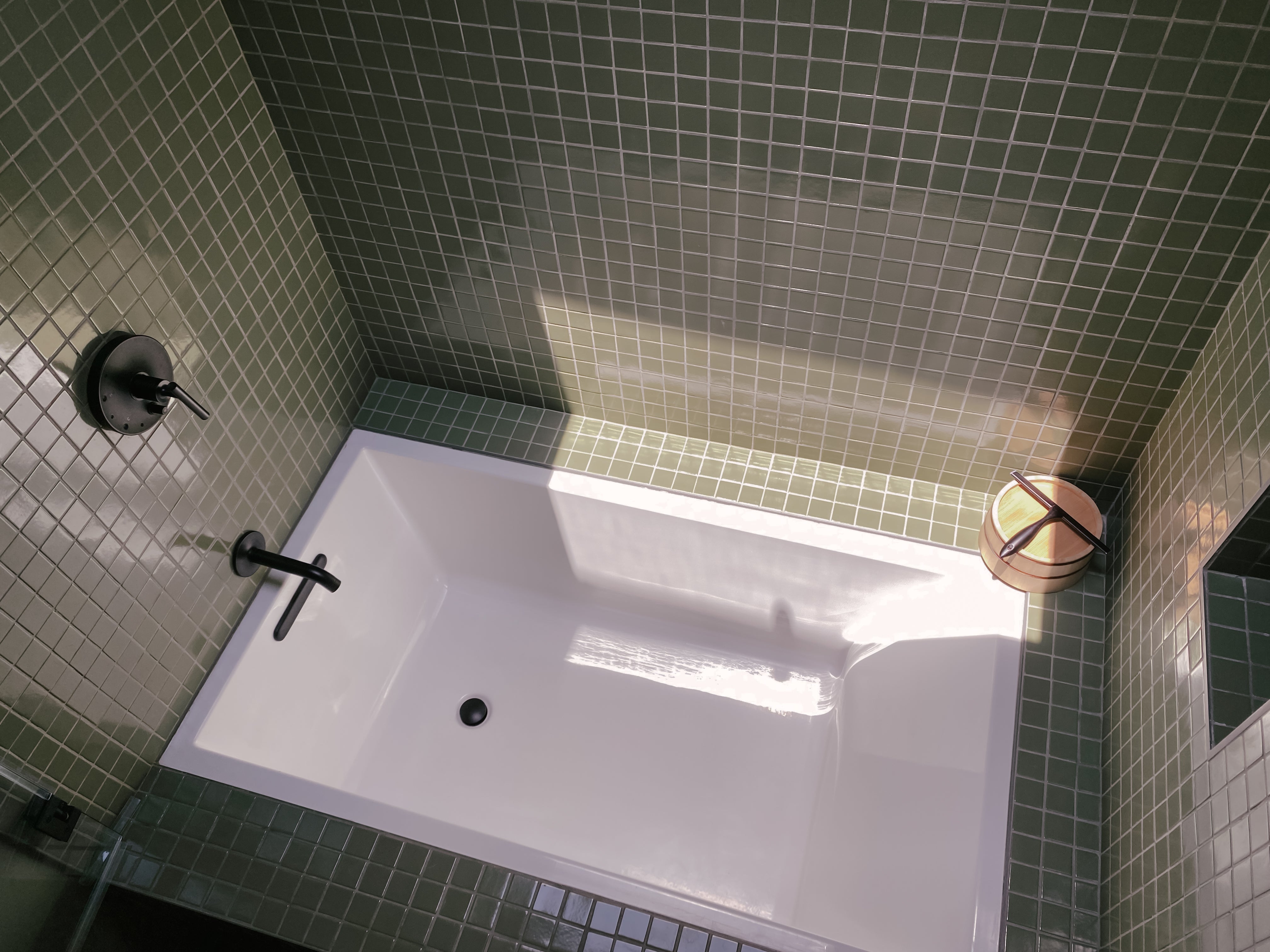 2x2 Straight Set Sheeted Original Ceramic Mosaic Tile in Peabody Gloss