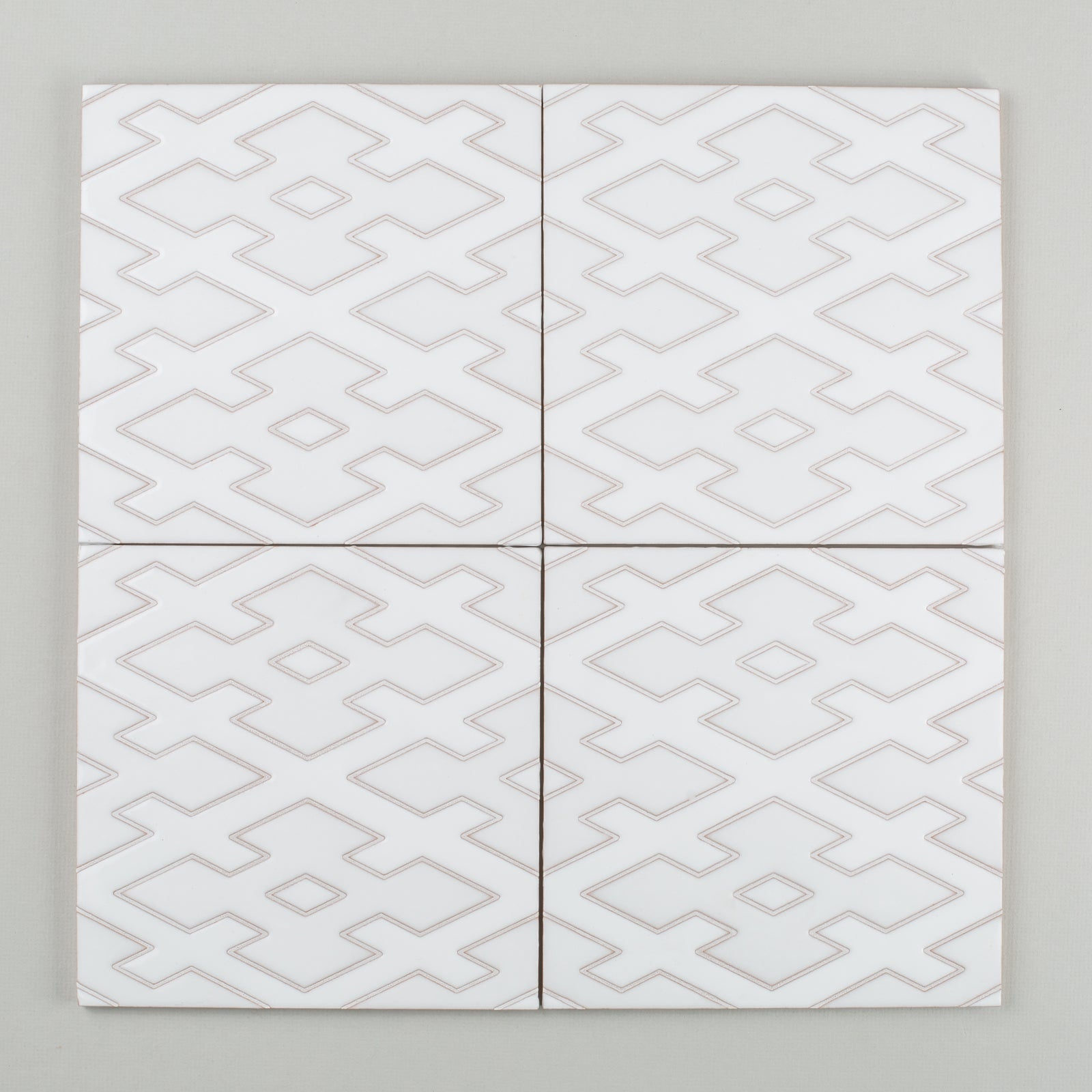 8x8 Handpainted Tile Diamond Lattice in White Motif