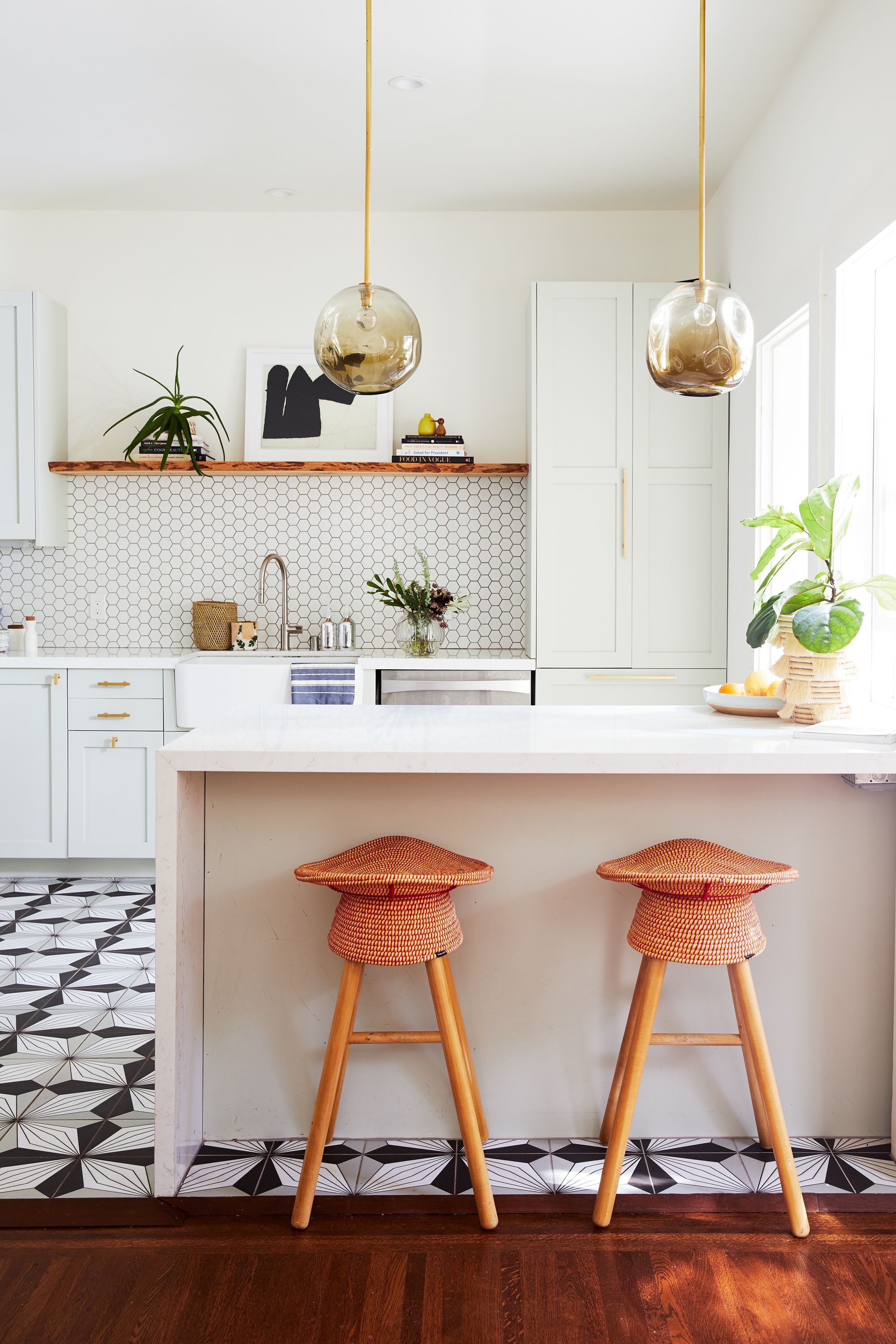 8x8 Handpainted Tile Palmera in Cool Motif