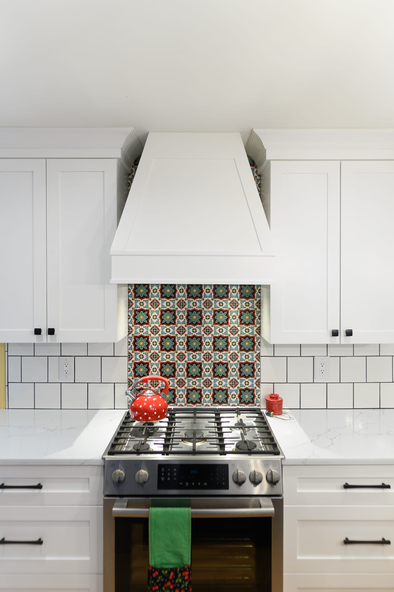 6x6 Handpainted Tile San Sebastian in Warm Motif