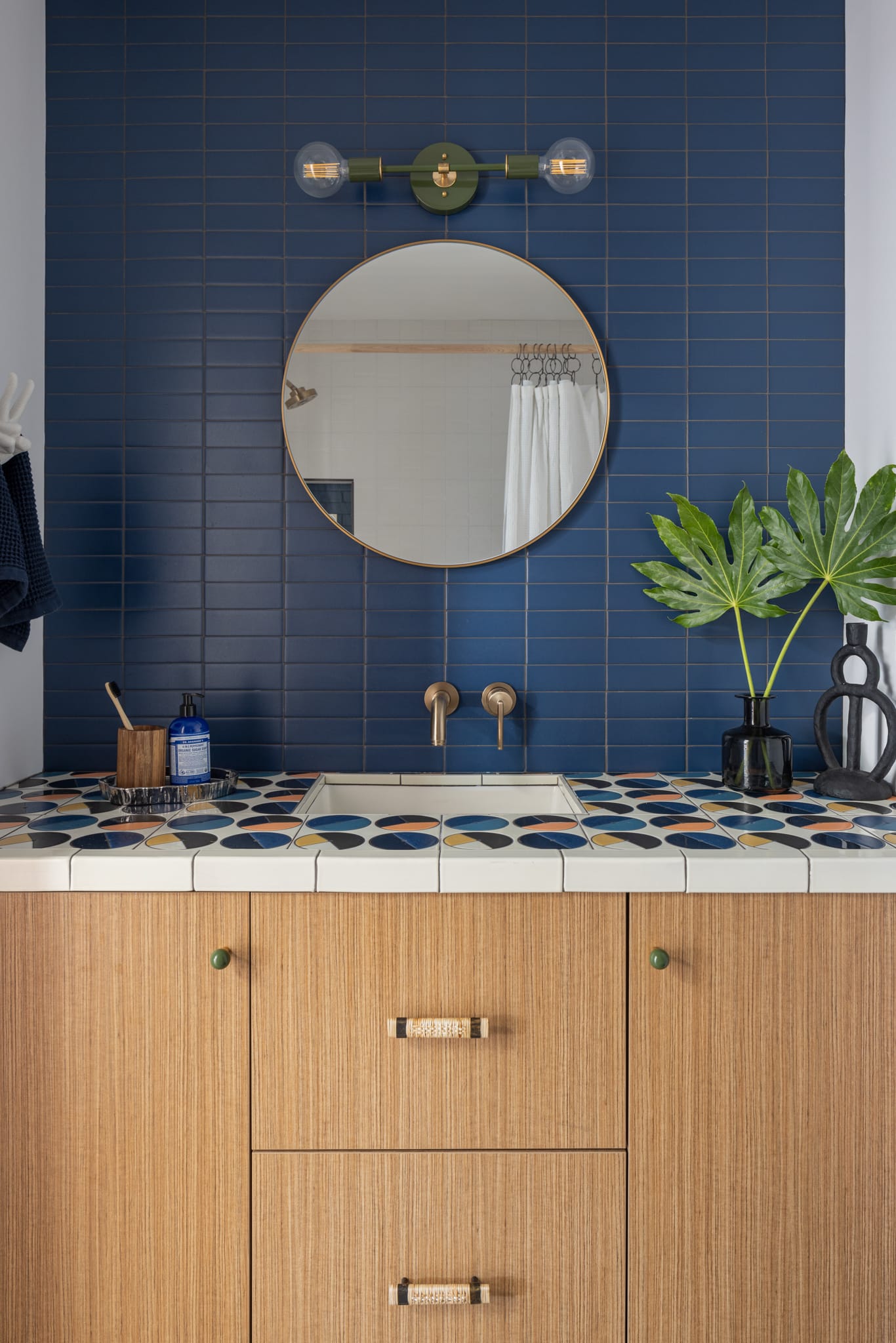 8x8 Handpainted Tile Arable in Warm Motif