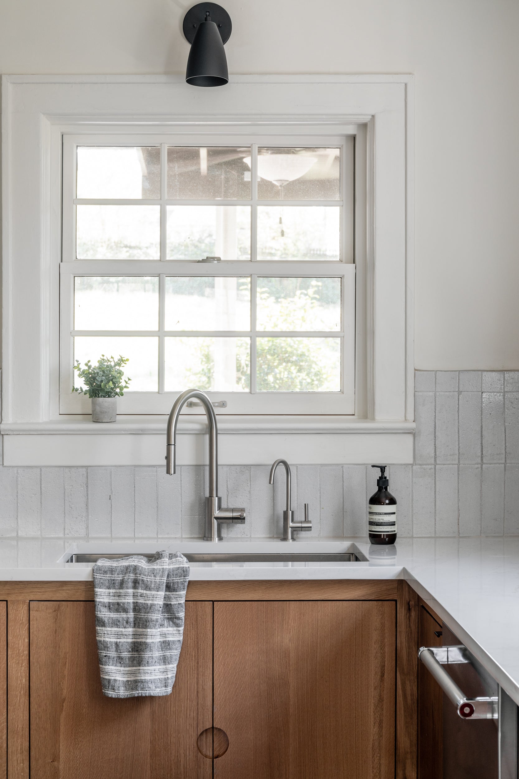 2.5x8 Brick Tile in White Mountains