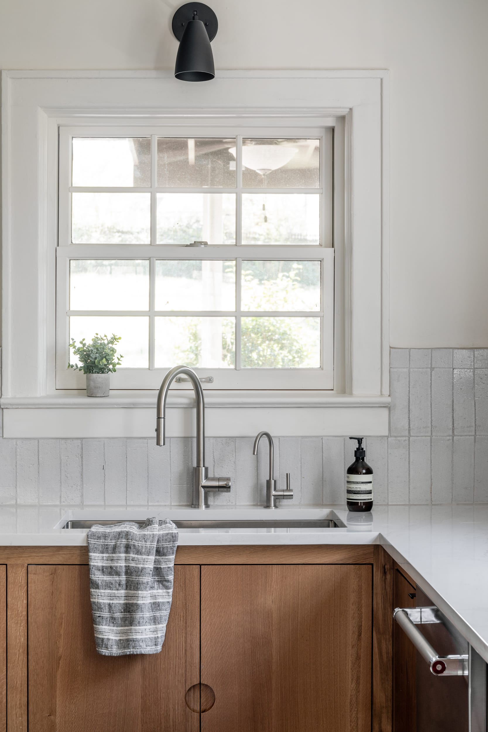 Quick Ship 2.5x8 Brick Tile in White Mountains