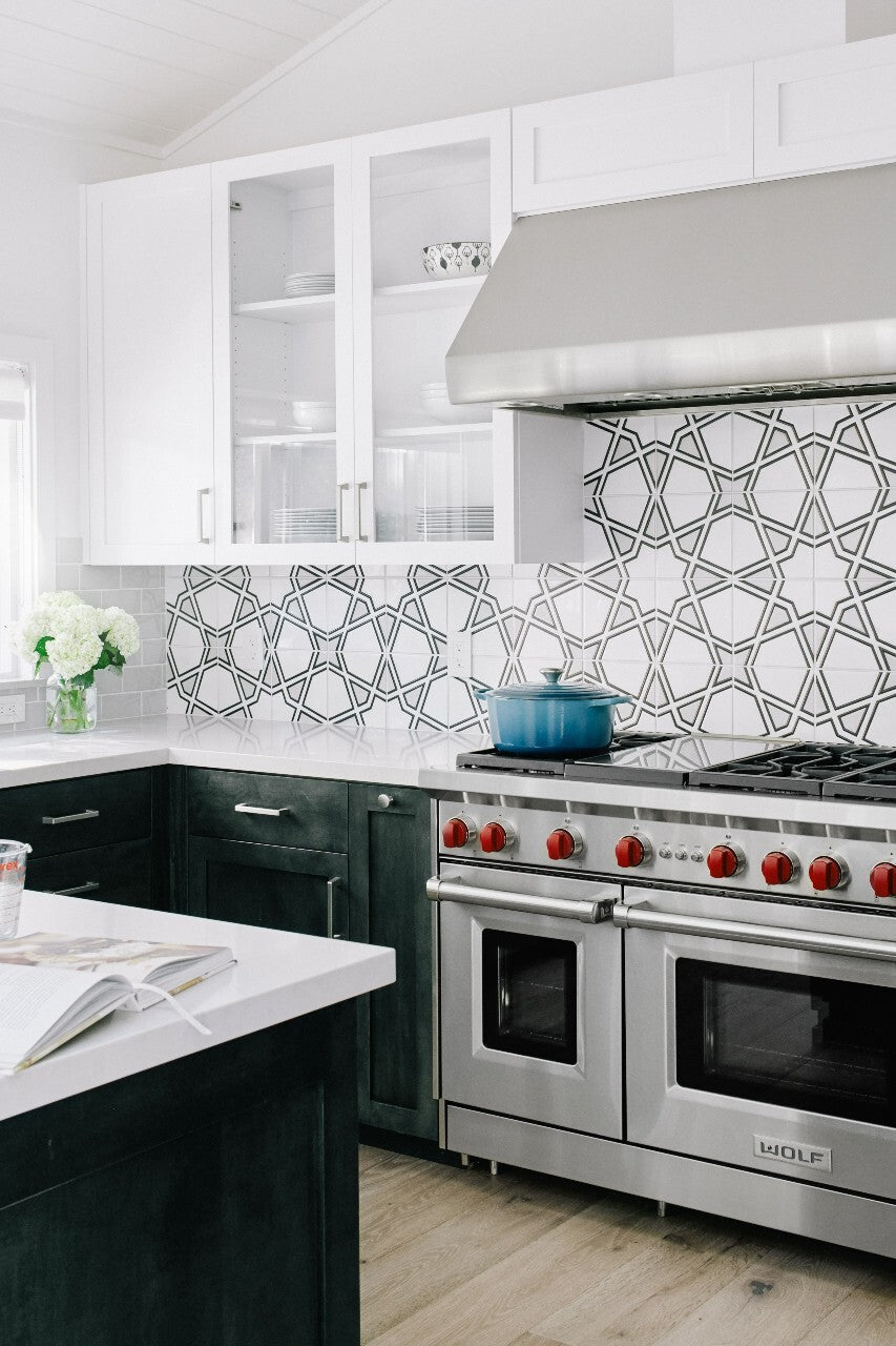 8x8 Handpainted Tile Padma in Black & White Motif